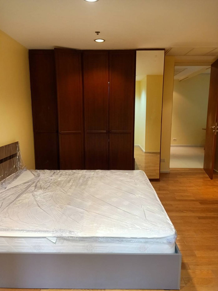 รูป Condo for RENT : The Legend Saladaeng  (Pet allowed) size  110 sqm. 2 Bed /2 Bath (Bathtub)  /Corner room/ Balcony /Garden View   2nd  floor  - รูปที่ 9/18