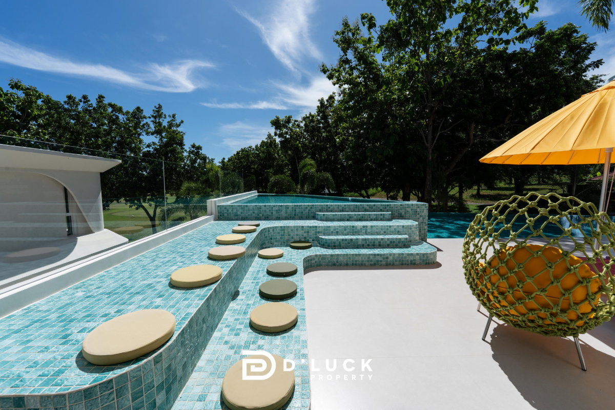 รูป ขายวิลล่าพูลวิลล่าหรู 3 ชั้น สไตล์ Modern Luxury ใกล้พัทยา วิวเขาชีจรรย์ - รูปที่ 2/44
