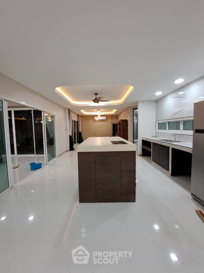 รูป บ้าน 3-ห้องนอน ที่ โนเบิล ทารา พัฒนาการ ใกล้ ARL หัวหมาก (ID 2975672) - รูปที่ 2/13