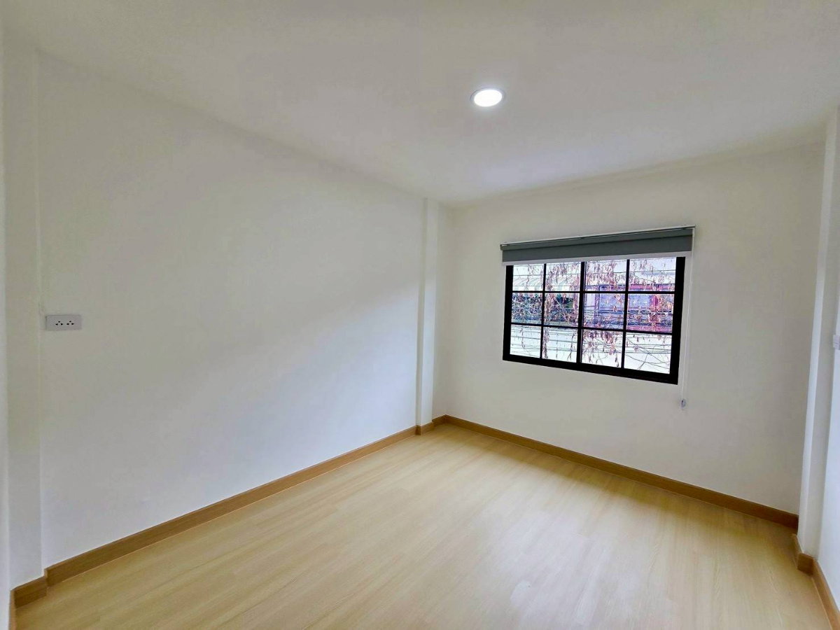 รูป ทาวน์เฮ้าส์ รีโนเวทใหม่ ทำเลดี แต่งสวยพร้อมอยู่ หมู่บ้าน วรารักษ์ ถ.เลียบคลองสอง 27 คลองสามวา ใกล้ตลาด โลตัส - รูปที่ 14/21