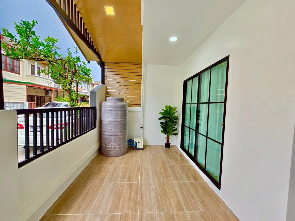 รูป ทาวน์เฮ้าส์ รีโนเวทใหม่ ทำเลดี แต่งสวยพร้อมอยู่ หมู่บ้าน วรารักษ์ ถ.เลียบคลองสอง 27 คลองสามวา ใกล้ตลาด โลตัส - รูปที่ 3/21