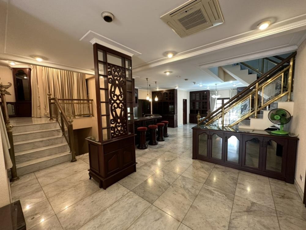 picture 🏡✨ Luxury Detached House for Rent in Sathorn - 3/16