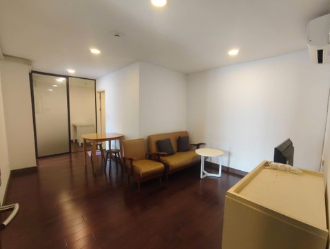 OMG2850  [ Bangkok Feliz Sathon - Taksin ]  Nice 3 Bedroom unit + Cheap RENT @ 9-Jun-26