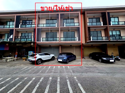 Shophouses for rent Chonburi : Commercial building for rent, located in front of Maneerin Green Park Village, Ang Sila (Soi Wat Taopoon).