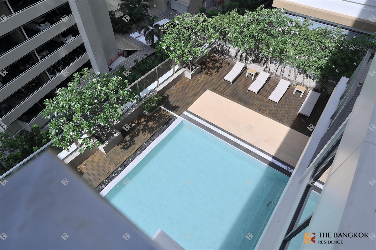 picture Bright 24 New Experience with a Condo in Prime Location - 10/10