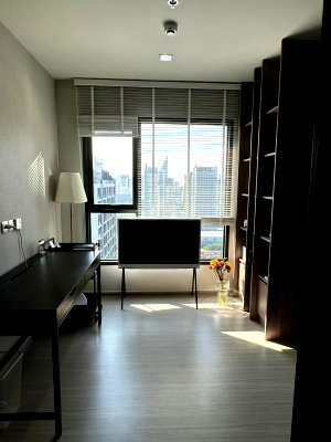 คอนโดให้เช่า : Life Asoke-Rama 9 ห้องที่คุ้มค่าเกินราคา การตกแต่งที่สวยพร้อมกับวิวเมืองที่หาได้ยาก 1 ห้องนอน 1 ห้องน้ำ พร้อมเข้าอยู่ !!
