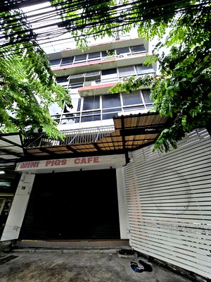 Shophouses for rent Ramkhamhaeng University : FOR RENT  COMMERCIAL BUILDING PROPERTY  40000 BAHT per MONTH