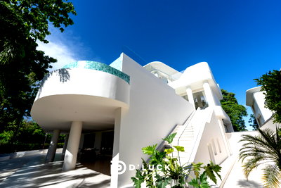 บ้านเดี่ยว ชลบุรี : ขายวิลล่าพูลวิลล่าหรู 3 ชั้น สไตล์ Modern Luxury ใกล้พัทยา วิวเขาชีจรรย์
