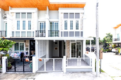 ทาวน์โฮม กรุงเทพมหานคร : โกลเด้นทาวน์ บางนา–สวนหลวง หลังมุม 16 ตร.ว.รีโนเวทแล้ว พร้อมอยู่_BL204