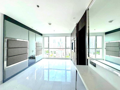 Condos for sale : Sky Residence Pattaya Sea View Condo for Sale