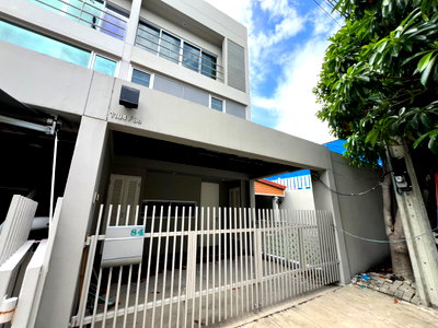 Home office for sale Bangkok : Corner Unit Townhome for Sale at Noble Cube Pattanakarn – Huge Space, Just 5 Mins to Thonglor!