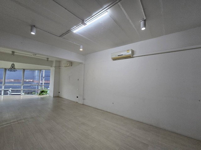 picture FOR RENT COMMERCIAL BUILDING PROPERTY 40000 BAHT per MONTH - 12/26