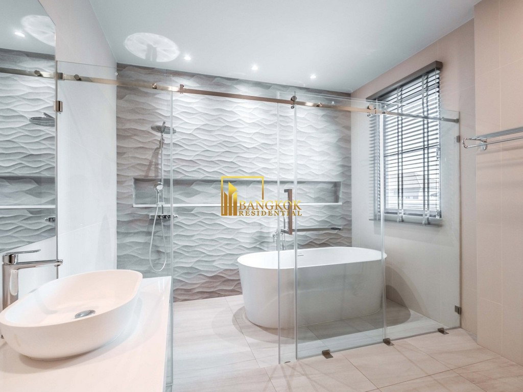 รูป Magnificent 5 Bedroom Pool Villa in Phra Khanong Area - BR28147SH - รูปที่ 21/23