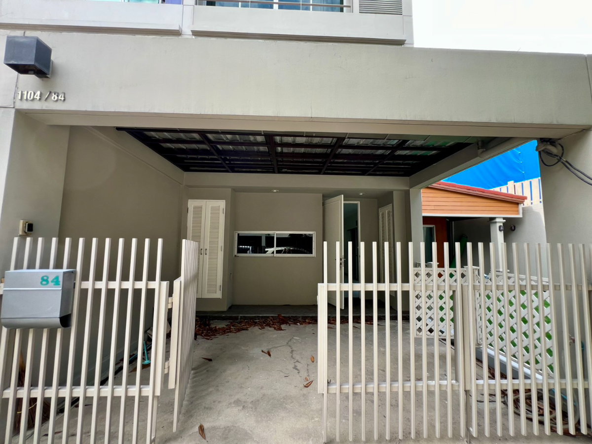 picture Corner Unit Townhome for Sale at Noble Cube Pattanakarn – Huge Space, Just 5 Mins to Thonglor! - 2/23