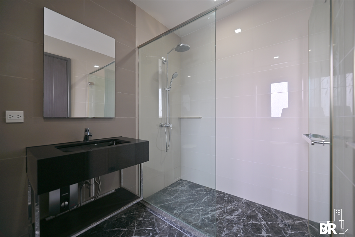 picture The Edge Sukhumvit 23 near BTS Asok Room available, ready to move in - 1/10
