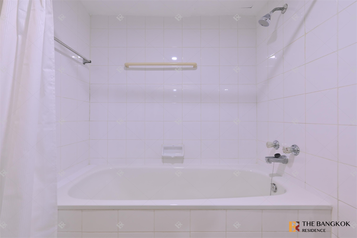 picture Baan Suanpetch near BTS Phrom Phong Ready-to-move-in Condo, Central City Location - 7/10