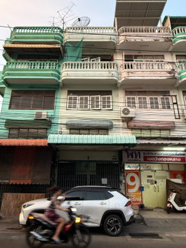 CS506 Great value commercial building 🏚 Suk Sabai Villa, Soi Ladprao 87. Excellent location.