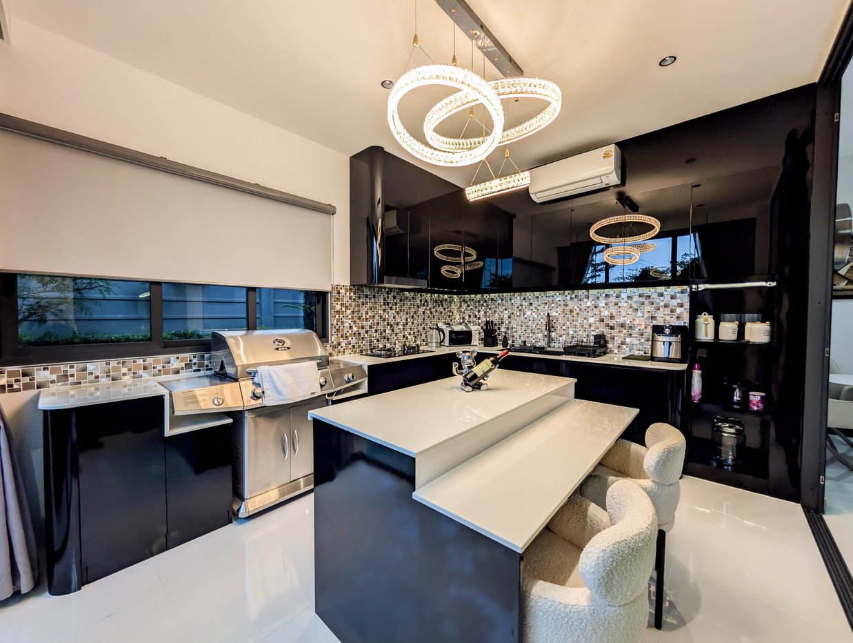 picture Luxury Pool Villa for Sale Thung Klom East Pattaya - 16/32