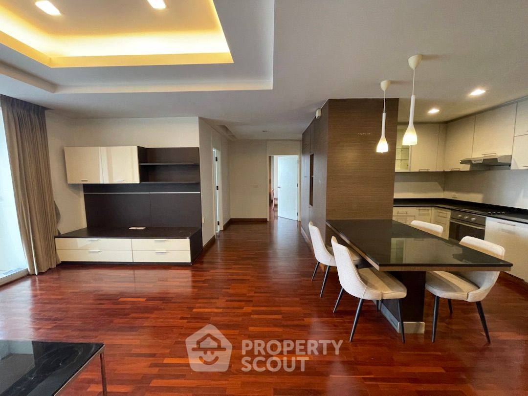 picture 2-BR Condo at Newton Tower Condominium near BTS Nana (ID 2974575) - 4/7