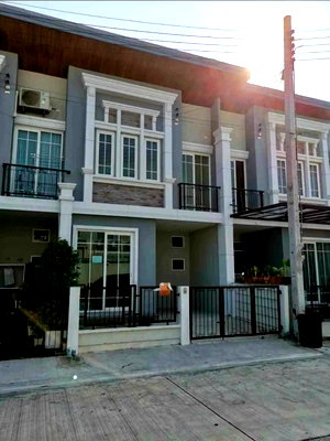 Townhouses for rent Thonburi Commercial College : for Rent Golden town Sathorn ready to move