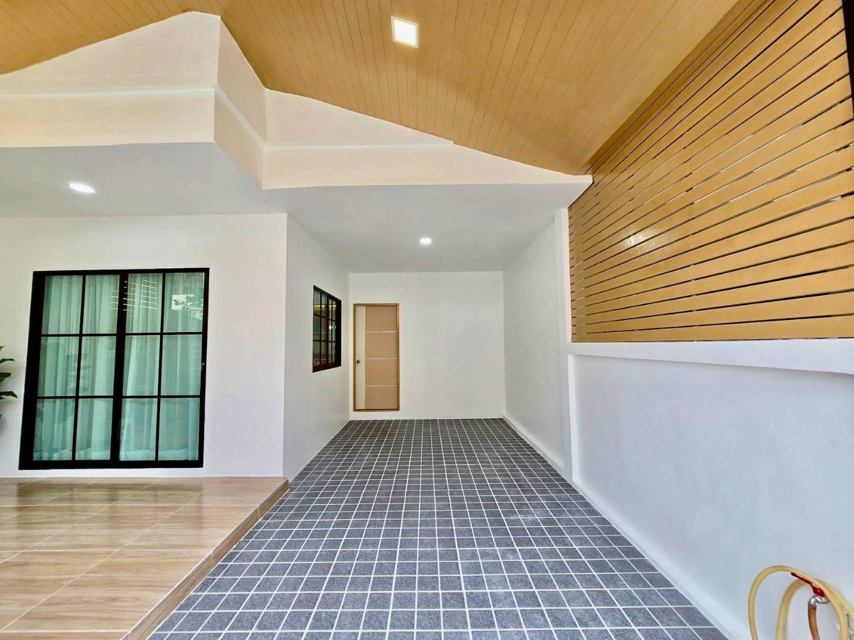 รูป ทาวน์เฮ้าส์ รีโนเวทใหม่ ทำเลดี แต่งสวยพร้อมอยู่ หมู่บ้าน วรารักษ์ ถ.เลียบคลองสอง 27 คลองสามวา ใกล้ตลาด โลตัส - รูปที่ 2/21