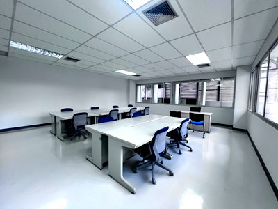 Office for rent Sathon Nuea Road : 🏢 YADA BUILDING  READY-TO-MOVE-IN OFFICES Starting from only THB 70,000/month*