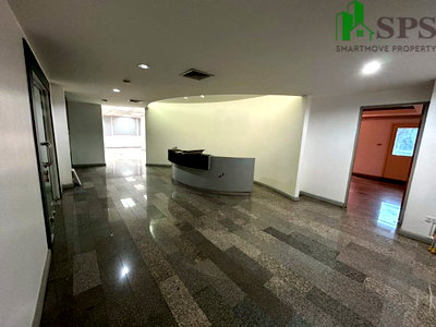 Office for rent Benchakiti Park : Office Space for Rent 250 Sq.M. Near BTS Thonglor (SPSEVE1965)