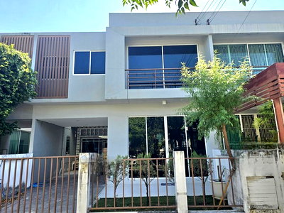 Townhouses for rent : FOR RENT  TOWNHOUSE PROPERTY  22000 BAHT per MONTH