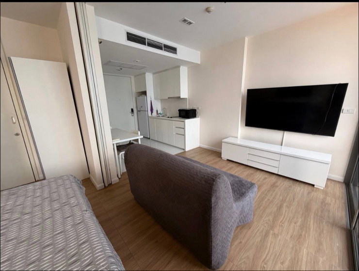 รูป READY TO LIVE Stunning downtown condominium with SkyPool - รูปที่ 6/16