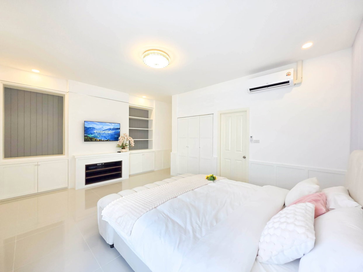 รูป Luxury 3-Bedroom Pool Villa for Sale Huay Yai - รูปที่ 18/28
