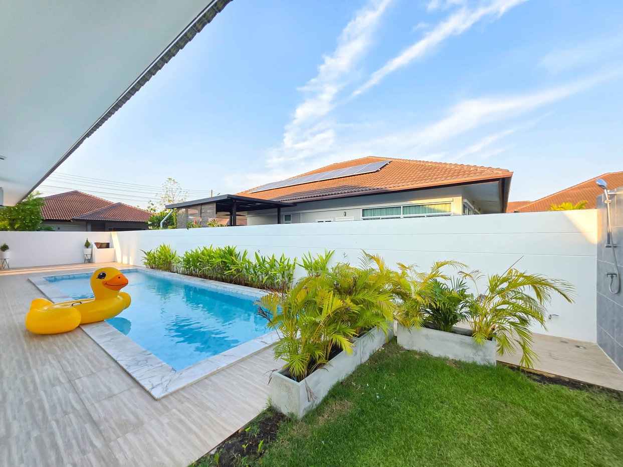 รูป Luxury 3-Bedroom Pool Villa for Sale Huay Yai - รูปที่ 3/28