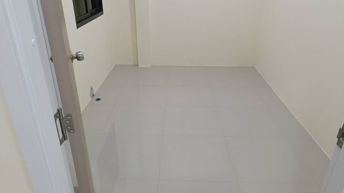 รูป บ้านเดี่ยว 2 ห้องนอน 2 ห้องน้ำ 1 ห้องนั่งเล่น 1 ห้องครัว พร้อมเฟอร์นิเจอร์ ที่เสนา จังหวัดพระนครศรีอยุธยา ราคา 3 ล้านถ้วน - รูปที่ 7/26