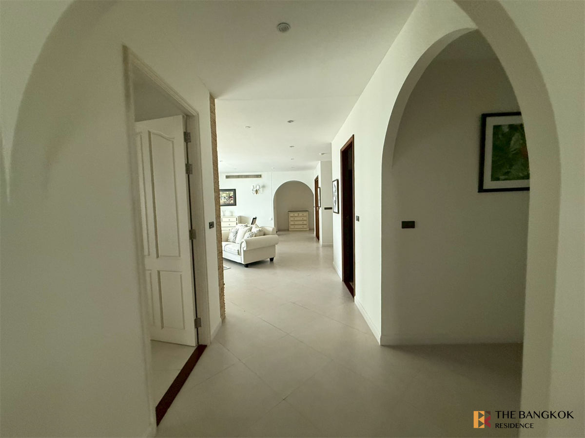 picture Ultimate Luxury Condo in Business District Ideal 24 - 1/10