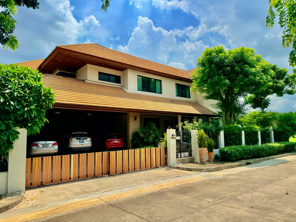 รูป ขายบ้านเดี่ยวหลังใหญ่ 243 ตร.ว. หมู่บ้านปัญญาอินทรา P1 พื้นที่ใช้สอย 560 ตร.ม.  ทิศใต้ ฮวงจุ้ยเศรษฐี  มีบ่อปลาคาร์ฟและสวนสวยหลังบ้าน พร้อมอยู่!  - รูปที่ 18/83