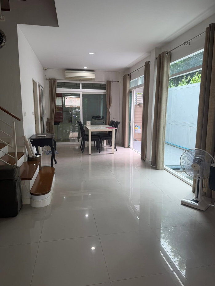 รูป 🏡✨ ให้เช่าทาวน์โฮม 3 ชั้น โครงการ บ้านกลางเมือง เออบาเนียน ศรีนครินทร์ 46/1 3 ห้องนอน 3 ห้องน้ำ บ้านพร้อมอยู่ เฟอร์นิเจอร์ครบ  - รูปที่ 3/10