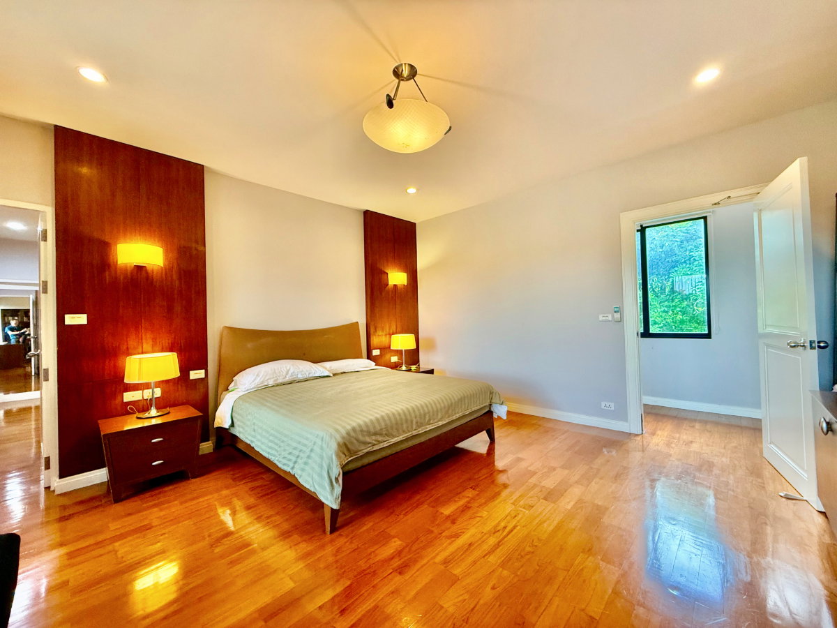 รูป ขายบ้านเดี่ยวหลังใหญ่ 243 ตร.ว. หมู่บ้านปัญญาอินทรา P1 พื้นที่ใช้สอย 560 ตร.ม.  ทิศใต้ ฮวงจุ้ยเศรษฐี  มีบ่อปลาคาร์ฟและสวนสวยหลังบ้าน พร้อมอยู่!  - รูปที่ 67/83