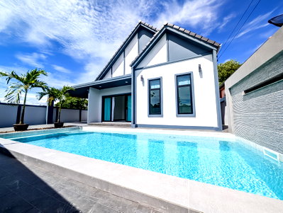 Houses for sale Bang Lamung Chonburi : Pool Villa for Sale Huay Yai East Pattaya