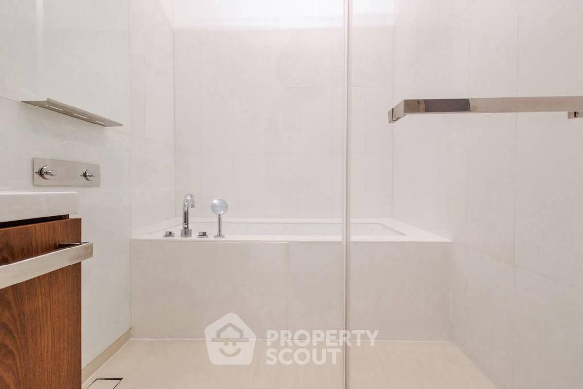 picture 2-BR Condo at 185 Rajadamri near BTS Ratchadamri (ID 2975782) - 9/13