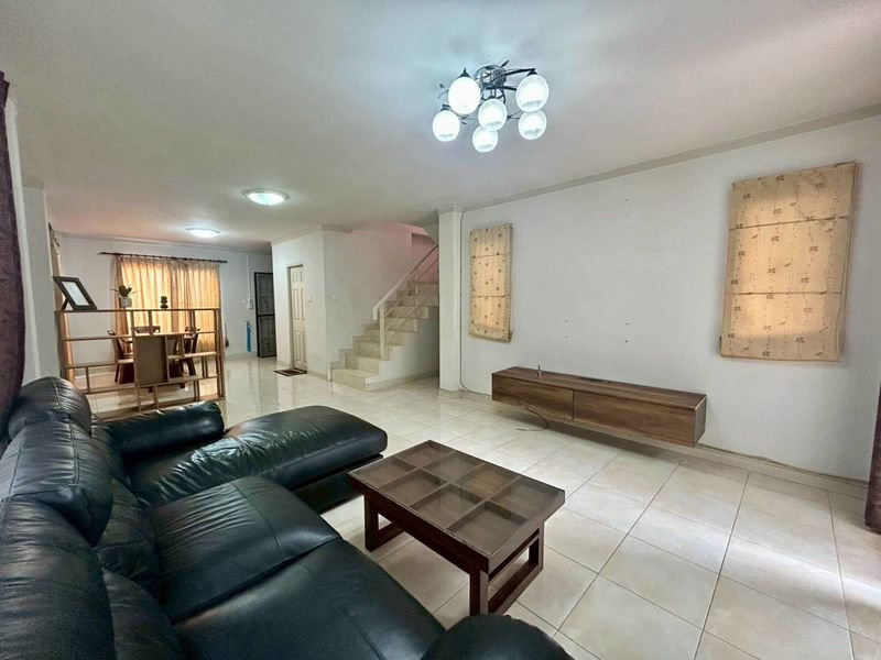 picture Corner twin house, Home Town Sriracha. Spacious area, pleasant living environment. - 2/16
