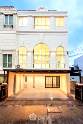 ทาวน์โฮม กรุงเทพมหานคร : ทาวน์เฮ้าส์ 4-ห้องนอน ใน ลาดพร้าว (ID 2975636)