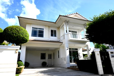 บ้านเดี่ยว เชียงใหม่ : ขายบ้านเดี่ยวสองชั้น พร้อมอยู่ รวมเฟอร์นิเจอร์ หมู่บ้านสีวลี ราชพฤกษ์ จ.เชียงใหม่ ใกล้สนามบิน (H475) T.0946511456