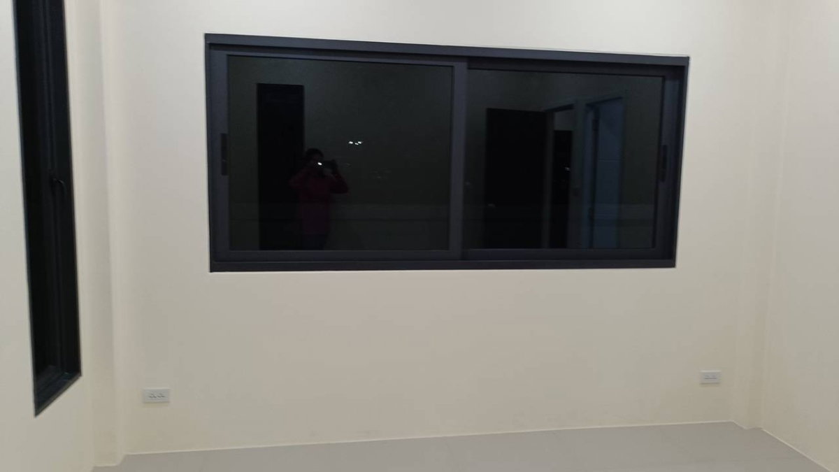 รูป บ้านเดี่ยว 2 ห้องนอน 2 ห้องน้ำ 1 ห้องนั่งเล่น 1 ห้องครัว พร้อมเฟอร์นิเจอร์ ที่เสนา จังหวัดพระนครศรีอยุธยา ราคา 3 ล้านถ้วน - รูปที่ 5/26