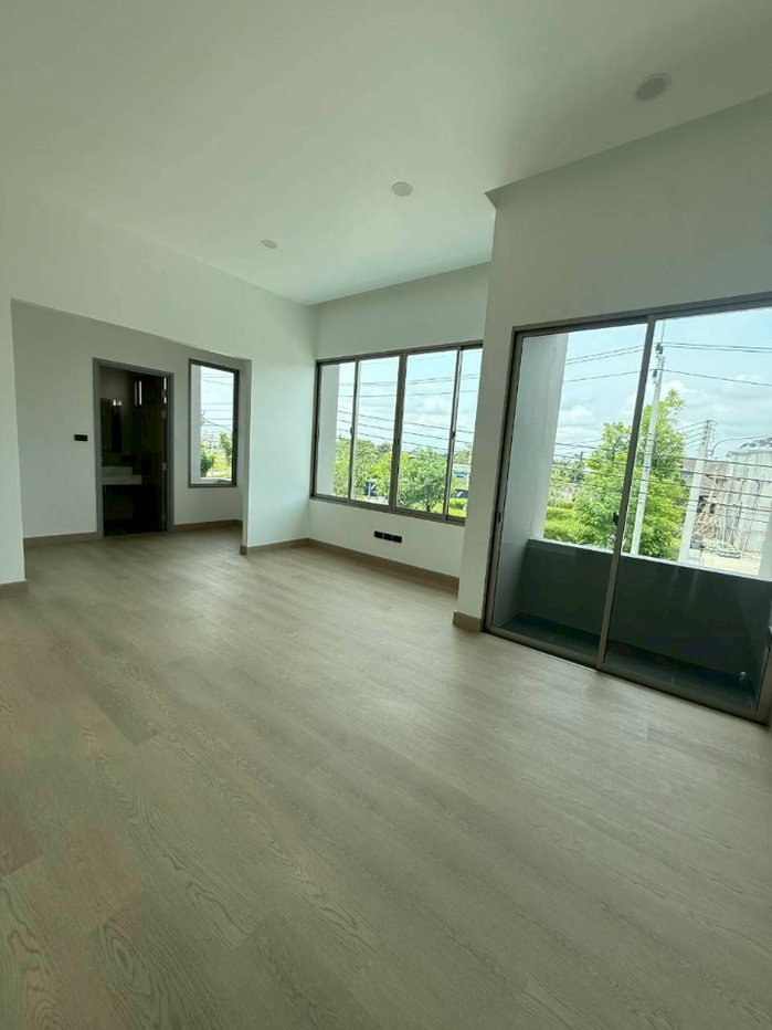 รูป บ้านเดี่ยวสองชั้นในโครงการหรู พร้อมคลับเฮ้าส์และนวัตกรรม Smart Home #สันทราย ราคาเพียง 8.9 ล้านบาท #CSS101904 - รูปที่ 9/13