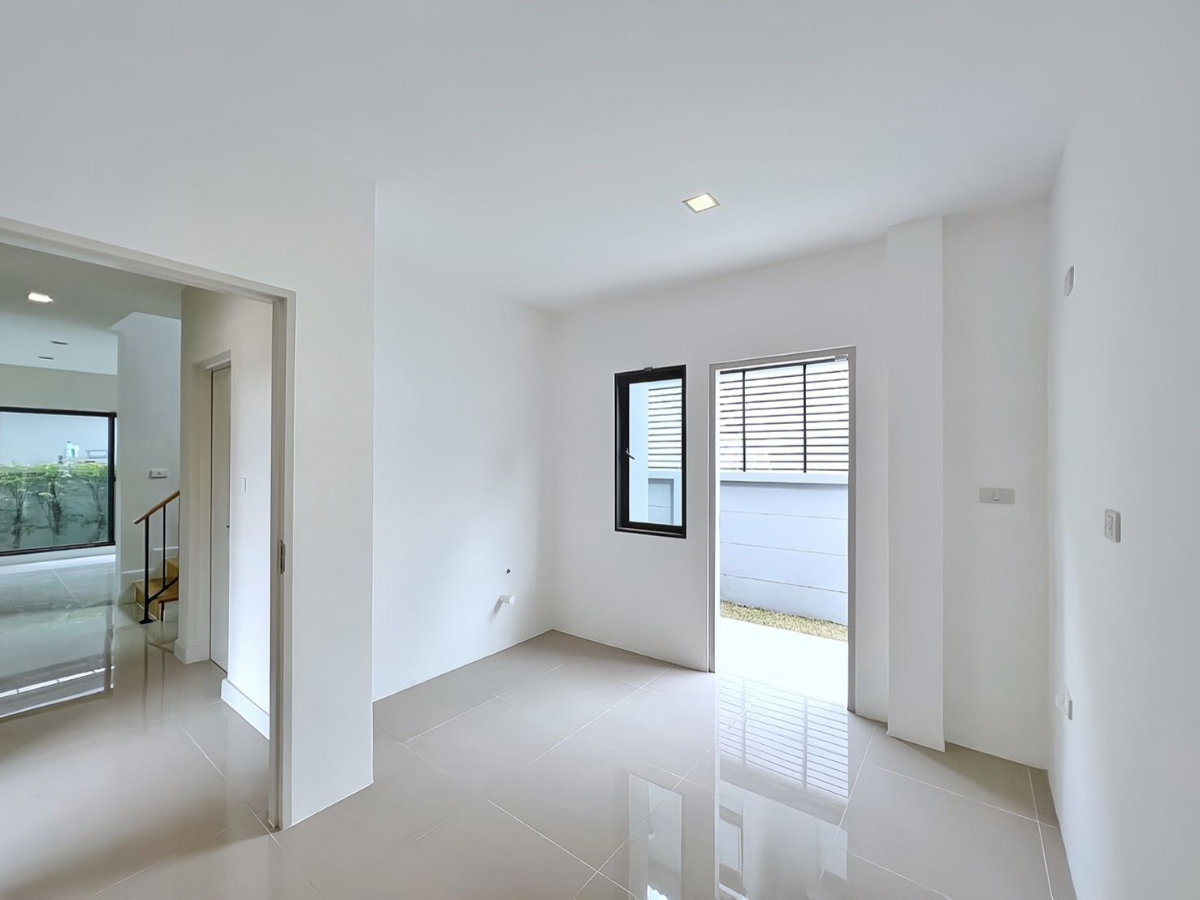 รูป ขาย บ้านใหม่ไม่เคยเข้าอยู่!! เวนิว พระราม 9 (VENUE RAMA 9)  🏡 4 ห้องนอน รองรับผู้สูงอายุ 200+ ตารางเมตร โครงการคุณภาพจาก SC ASSET - รูปที่ 6/19