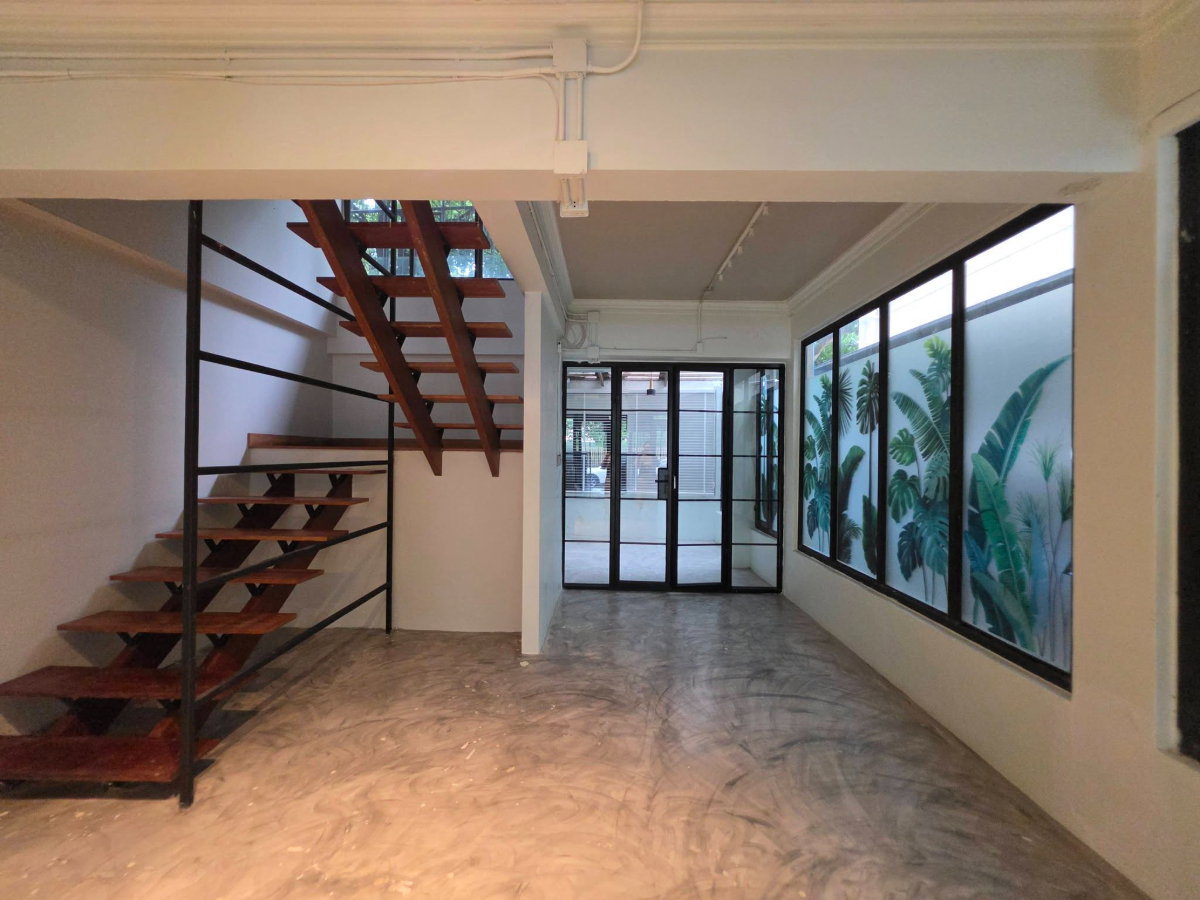 รูป WS7671 🏢 ให้เช่าทาวน์เฮ้าส์ 3 ชั้น ทำเลสาทร 🐾 Pet Friendly เดินทางสะดวก เพียง 135,000 บาท/เดือน - รูปที่ 4/8