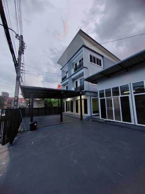 รูป สำนักงานให้เช่า บางนา | อาคาร 2 คูหา พร้อมลานจอดรถกว่า 10 คัน - รูปที่ 2/6
