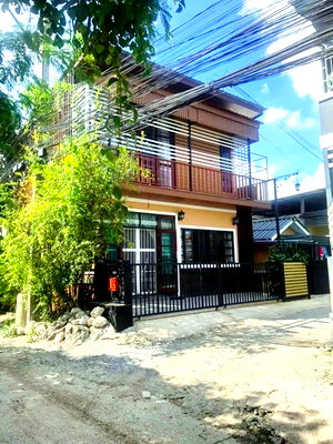 เช่าบ้านเดี่ยว ถนนศรีนครินทร์-ร่มเกล้า : นานาชาติเวลลิงตัน MRTแยกลำสาลี 800 ม. พร้อมเฟอร์ฯ 160 ตร.ม. 3 น้ำรร.. 2.6 กม หลังมุม 4นอน 40 ตร.วากรุงเทพกรีฑา5-7-9 บ้านเดี่ยว 2 ชั้น.