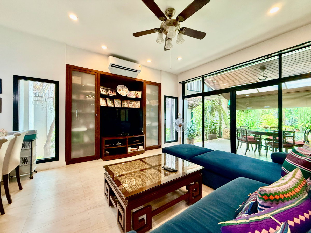 รูป ขายบ้านเดี่ยวหลังใหญ่ 243 ตร.ว. หมู่บ้านปัญญาอินทรา P1 พื้นที่ใช้สอย 560 ตร.ม.  ทิศใต้ ฮวงจุ้ยเศรษฐี  มีบ่อปลาคาร์ฟและสวนสวยหลังบ้าน พร้อมอยู่!  - รูปที่ 49/83