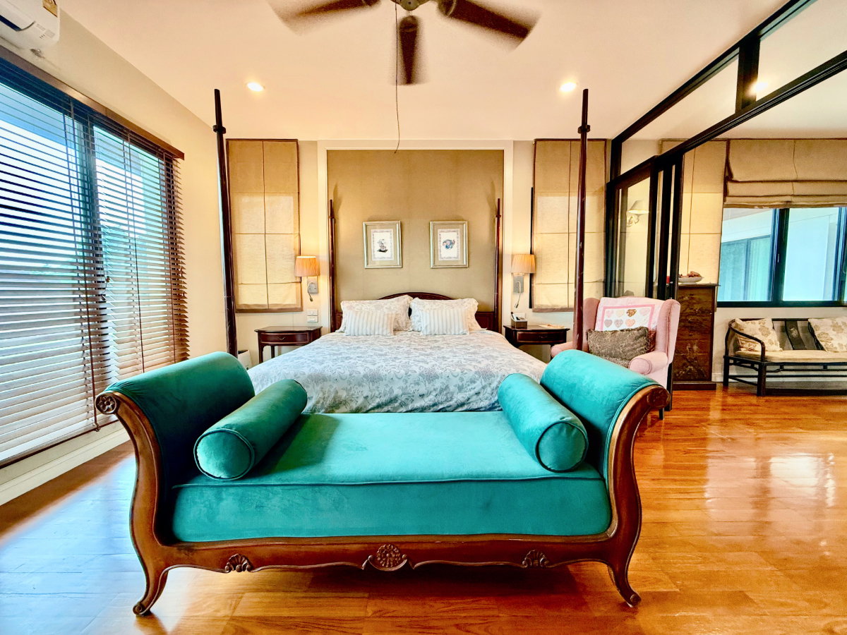 รูป ขายบ้านเดี่ยวหลังใหญ่ 243 ตร.ว. หมู่บ้านปัญญาอินทรา P1 พื้นที่ใช้สอย 560 ตร.ม.  ทิศใต้ ฮวงจุ้ยเศรษฐี  มีบ่อปลาคาร์ฟและสวนสวยหลังบ้าน พร้อมอยู่!  - รูปที่ 56/83