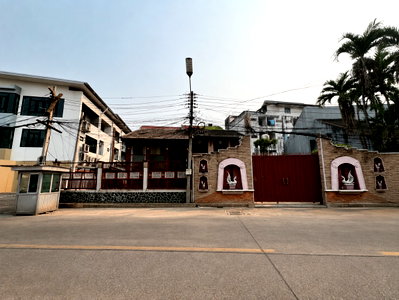 Houses for rent Chiang Mai : 📍 Land with existing buildings for rent in Nimman CBD Chiang Mai Rare location ideal for all types of businesses